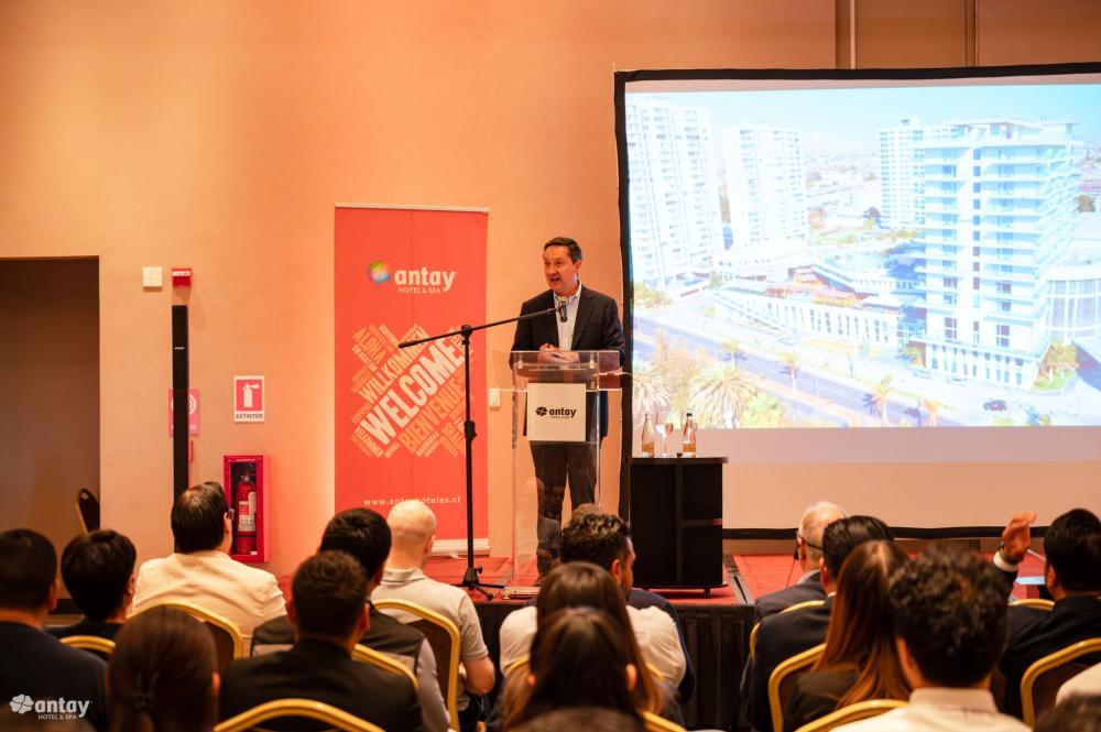 José González Fuentes, inagotable inspirador, al frente de Antay y Luckia Casino en una charla sobre liderazgo, trabajo en equipo y visión de futuro