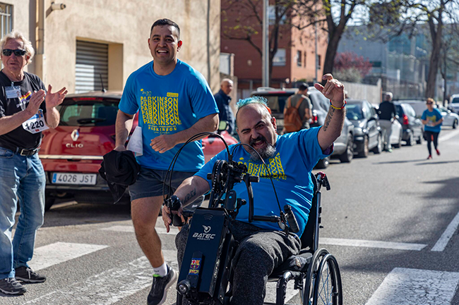Fundación Sportium con la VIII Cursa i Passejada pel Parkinson en Terrassa con récord de participación