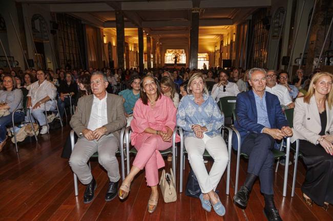 GALERÍA DE FOTOS: La vicepresidenta de Aragón respalda el Congreso de Familias con la intervención del Proyecto FES