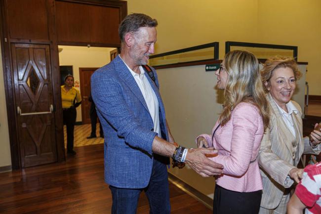 GALERÍA DE FOTOS: La vicepresidenta de Aragón respalda el Congreso de Familias con la intervención del Proyecto FES