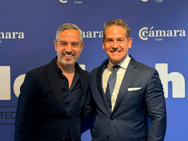 Juan Bravo junto a Karim Bulaix