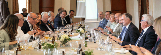 El Padre Darmín conquistó al Jurado con su carisma y cantos