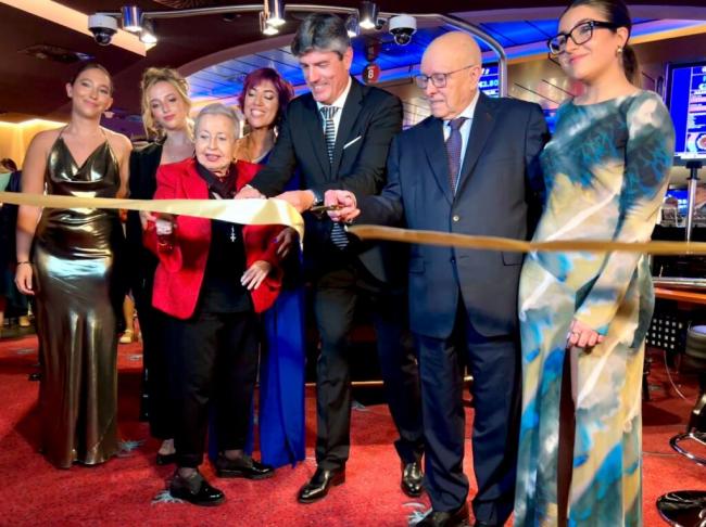 Nilva Álamo y ACRISMATIC inauguran el nuevo casino de La Vila