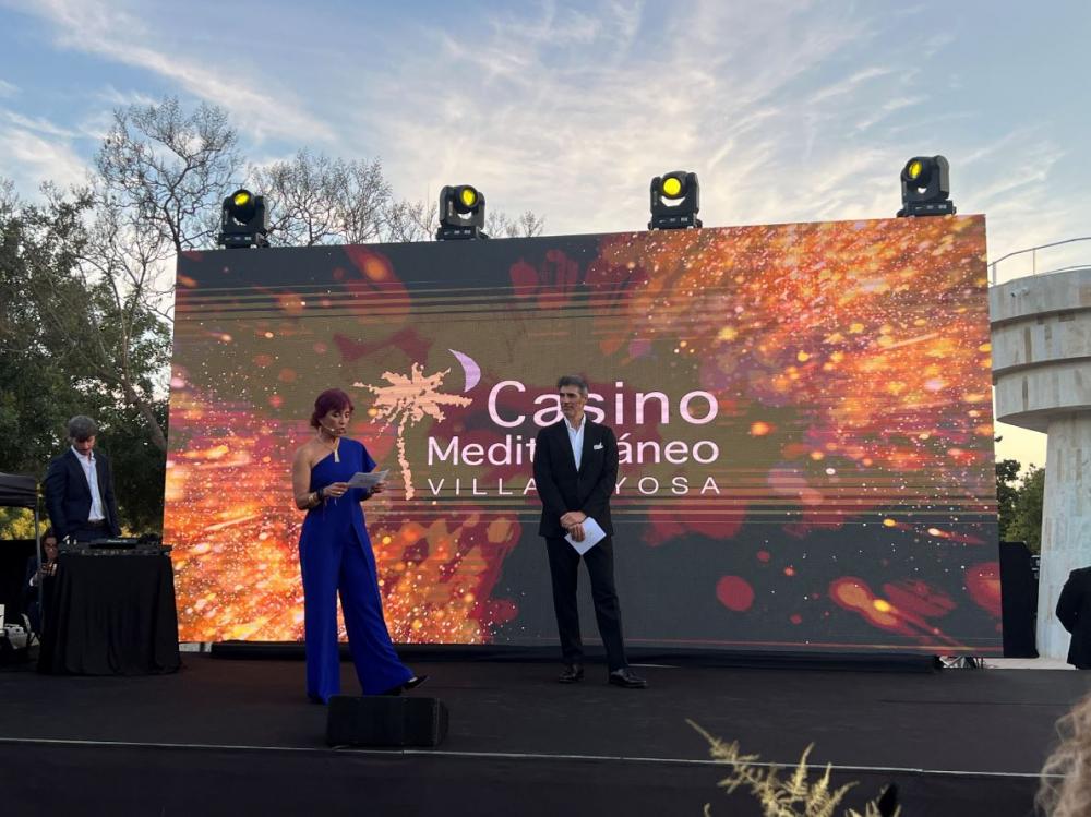 Jesús Álamo, el alcalde de Villajoyosa y la presidenta de Casino Mediterráneo, Nilva Álamo, celebran junto a más de 500 invitados la inauguración oficial del nuevo casino de La Vila
