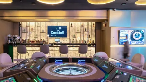 Casino Santiago celebra su puesta de largo ante más de doscientas personas
