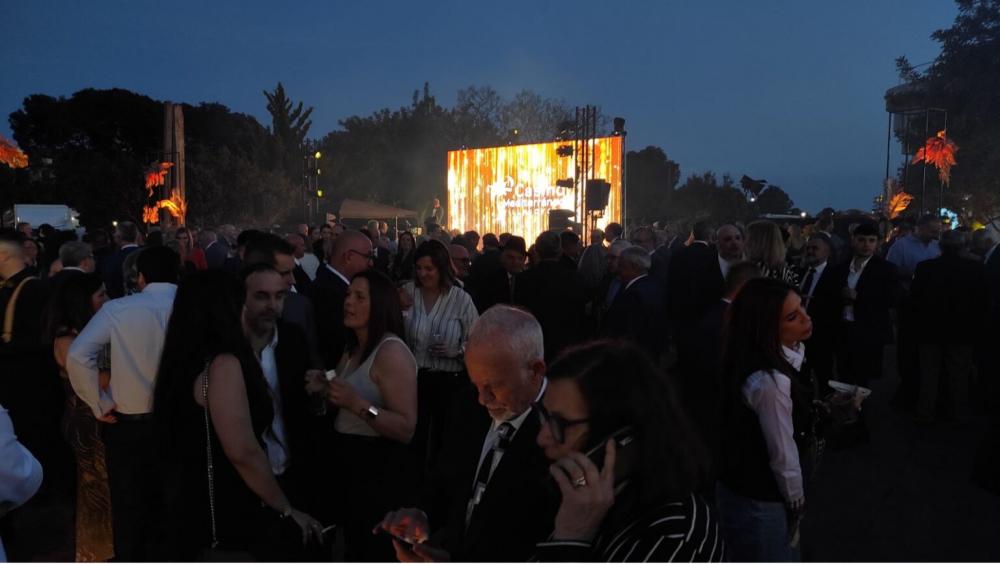 Jesús Álamo, el alcalde de Villajoyosa y la presidenta de Casino Mediterráneo, Nilva Álamo, celebran junto a más de 500 invitados la inauguración oficial del nuevo casino de La Vila