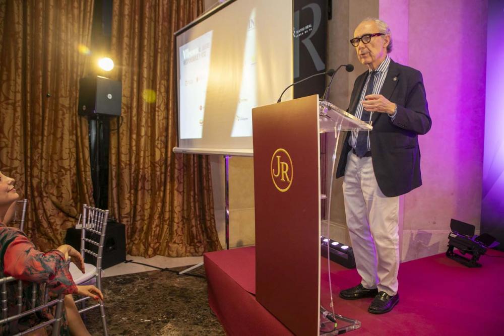 El emotivo homenaje a los hermanos González Fuentes con la poesía de Luis Alberto de Cuenca