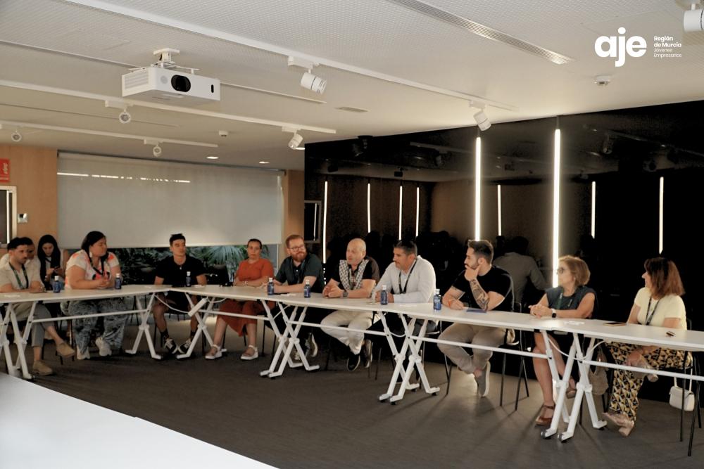 AJE Región de Murcia y Grupo Orenes celebran el Súpercafé