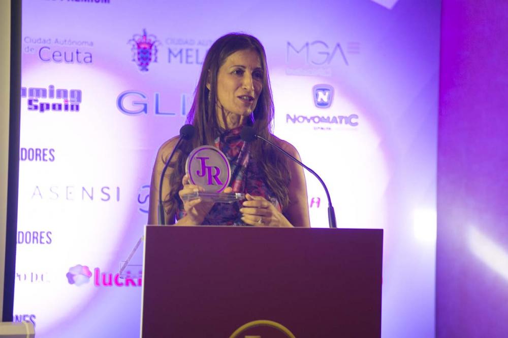 EL VÍDEO: Yolanda Barqueros recoge el Premio a la Inclusión Social para Merkur Dosniha de manos de Irene Muñoz Vicente