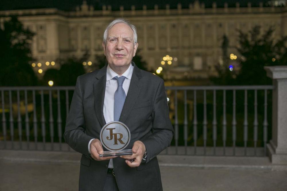 El emotivo homenaje a los hermanos González Fuentes con la poesía de Luis Alberto de Cuenca