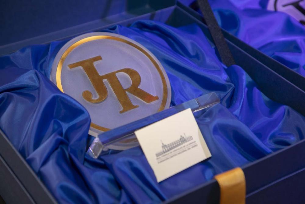 Así es la joya artesanal y exclusiva de la Real Fábrica de Cristal creada para los Premiados al Juego Responsable y RSC