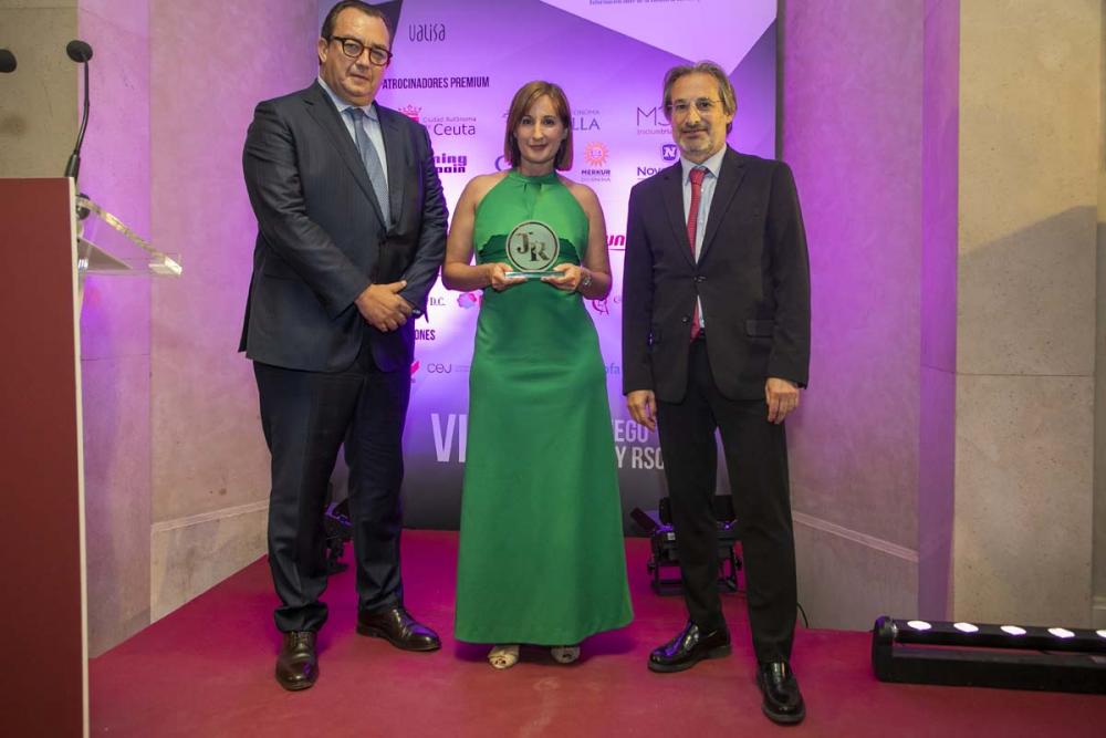 Asensi y Vall entregan el galardón a la Fundación Flutter en el Teatro Real y Esther Martín-Ortega recoge el premio como Institución del Año