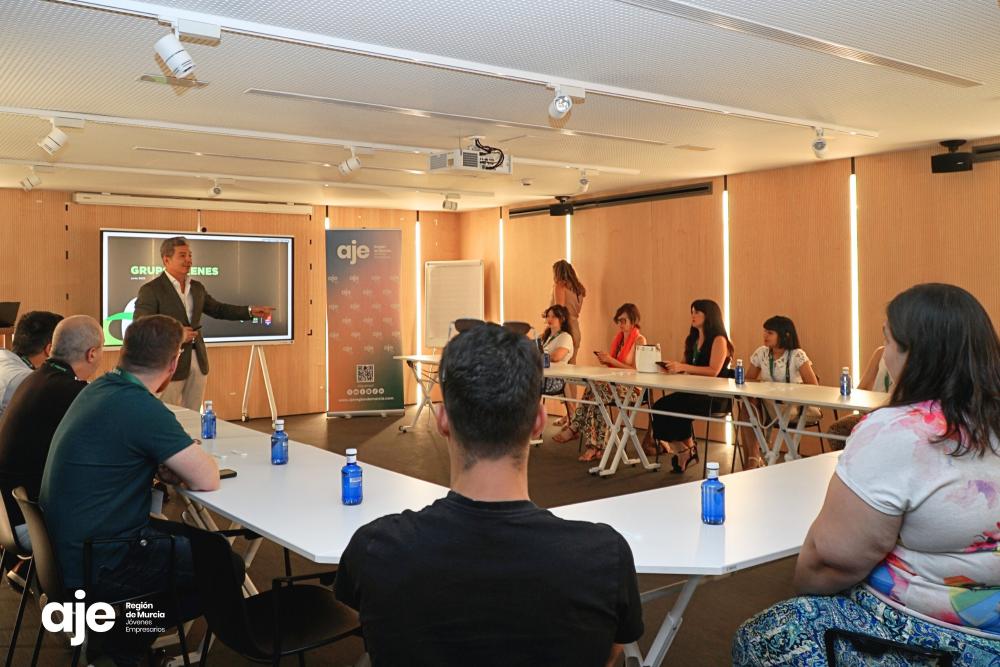AJE Región de Murcia y Grupo Orenes celebran el Súpercafé