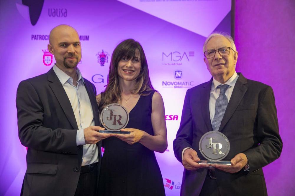 El emotivo homenaje a los hermanos González Fuentes con la poesía de Luis Alberto de Cuenca