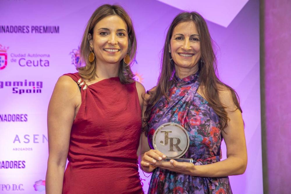EL VÍDEO: Yolanda Barqueros recoge el Premio a la Inclusión Social para Merkur Dosniha de manos de Irene Muñoz Vicente