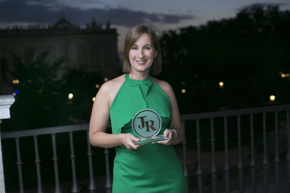 Asensi y Vall entregan el galardón a la Fundación Flutter en el Teatro Real y Esther Martín-Ortega recoge el premio como Institución del Año