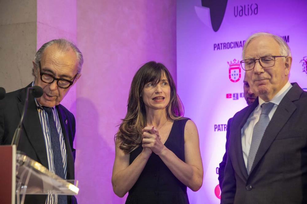 El emotivo homenaje a los hermanos González Fuentes con la poesía de Luis Alberto de Cuenca