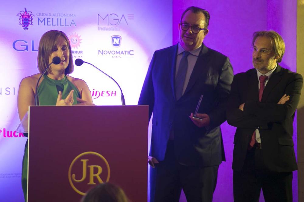 Asensi y Vall entregan el galardón a la Fundación Flutter en el Teatro Real y Esther Martín-Ortega recoge el premio como Institución del Año