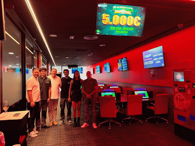 Azulred inaugura el Bingo Electrónico en Bingo Pineda del Grupo Binelde en Pineda de Mar