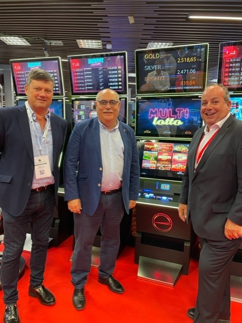 EL GRUPO APUESTAS DE MURCIA SUPERA LAS 400 CABINAS MULTISLOT E-FLAT INSTALADAS EN SUS SALAS