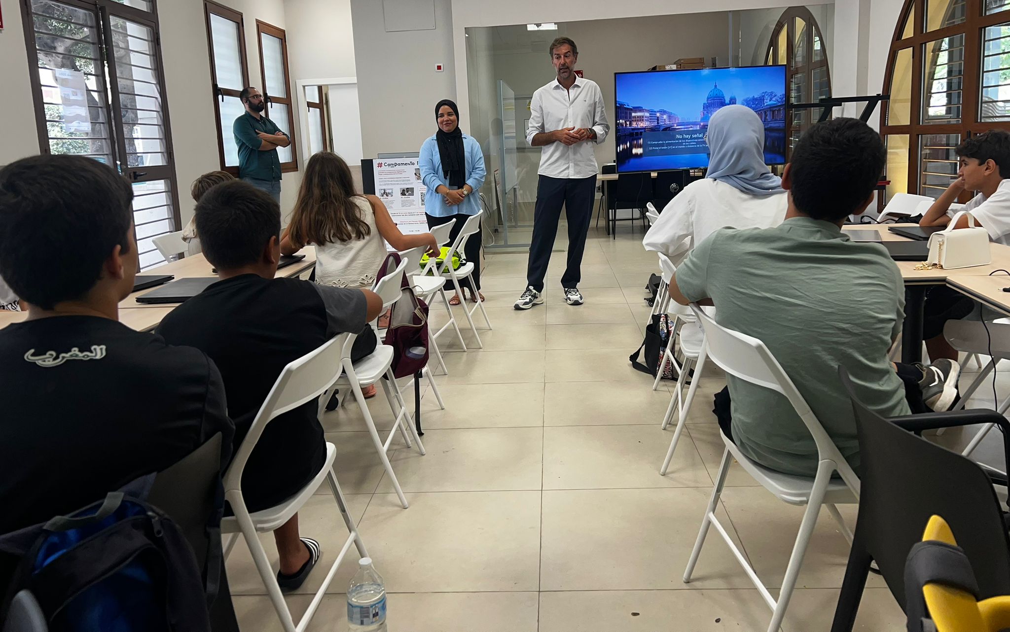 Jesús Martínez entrega en Melilla los diplomas DigComp del campamento CODI a los niños y niñas que aprenden a usar la tecnología con seguridad