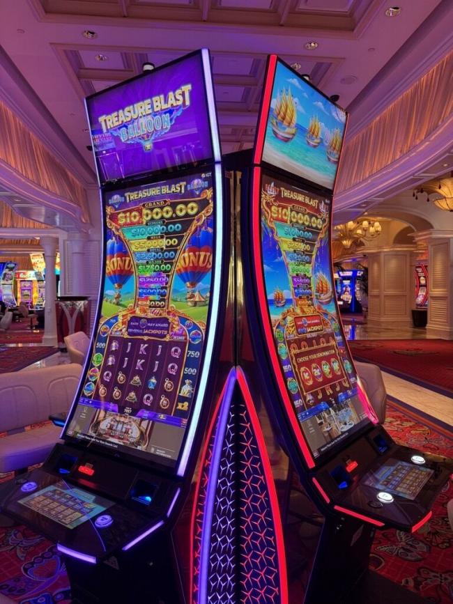 IGT lanza el Lujoso Gabinete RISE55™