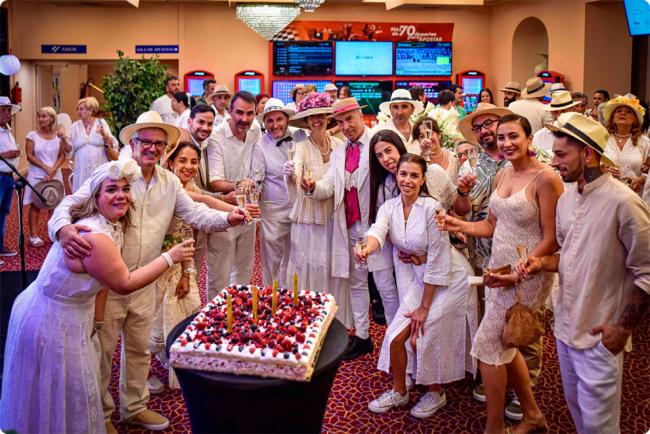 Luckia celebra el 47º aniversario del Casino La Toja con una fiesta temática indiana