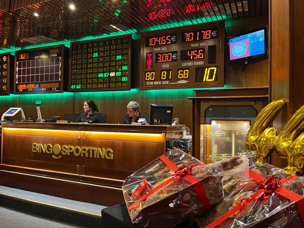 El Bingo Sporting de Gijón conmemora 44 años de historia con una jornada de renovación para sus clientes
FOTOS