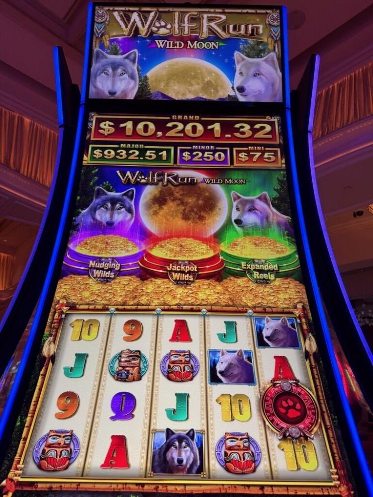 IGT lanza el Lujoso Gabinete RISE55™