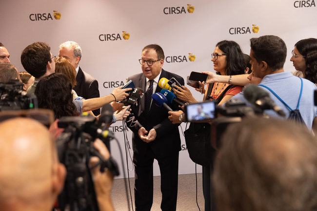 FOTOS: Joaquim Agut, Josep Maria Casas, Carlos Duelo, Xavi Serra o Alberto Eljarrat, entre los directivos en el toque de campana del debut de Cirsa en la Bolsa de Barcelona
