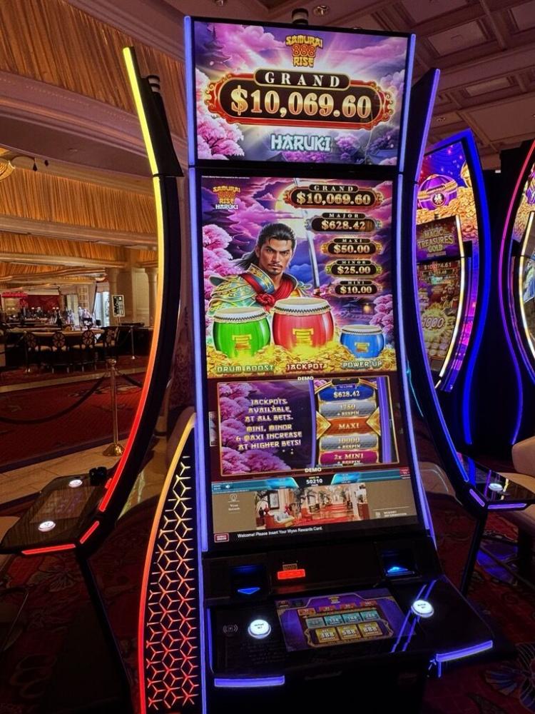 IGT lanza el Lujoso Gabinete RISE55™