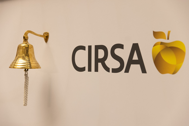 FOTOS: Joaquim Agut, Josep Maria Casas, Carlos Duelo, Xavi Serra o Alberto Eljarrat, entre los directivos en el toque de campana del debut de Cirsa en la Bolsa de Barcelona
