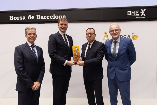 FOTOS: Joaquim Agut, Josep Maria Casas, Carlos Duelo, Xavi Serra o Alberto Eljarrat, entre los directivos en el toque de campana del debut de Cirsa en la Bolsa de Barcelona