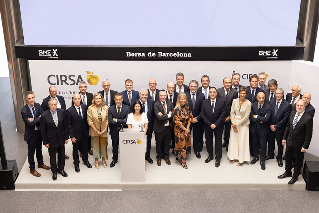 FOTOS: Joaquim Agut, Josep Maria Casas, Carlos Duelo, Xavi Serra o Alberto Eljarrat, entre los directivos en el toque de campana del debut de Cirsa en la Bolsa de Barcelona