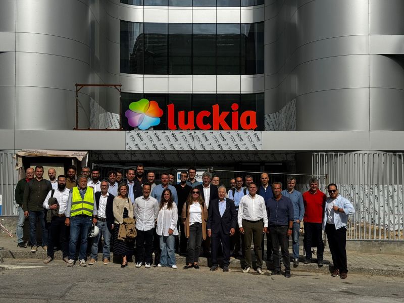 El equipo de Luckia visita su nueva sede en A Coruña