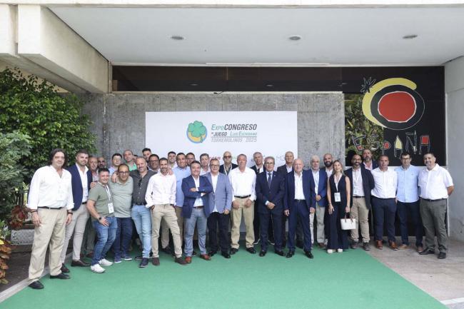 Veramatic refuerza su presencia en el ExpoCongreso Andaluz del Juego con una foto de equipo captada por INFOPLAY