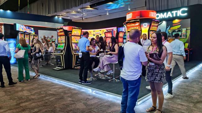 NOVOMATIC fija altas expectativas en GAT Bogotá con lanzamientos que redefinen los multi-juegos
