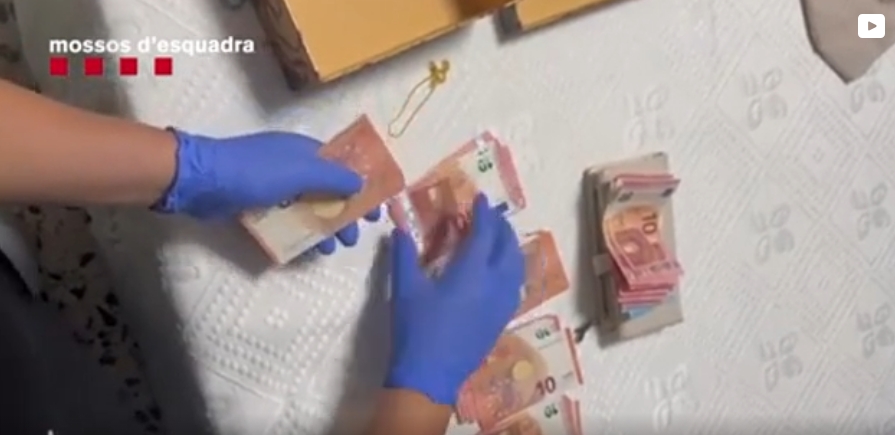 Detenido un exempleado por robar 52.000 € en un bingo de Barcelona: hay video del momento