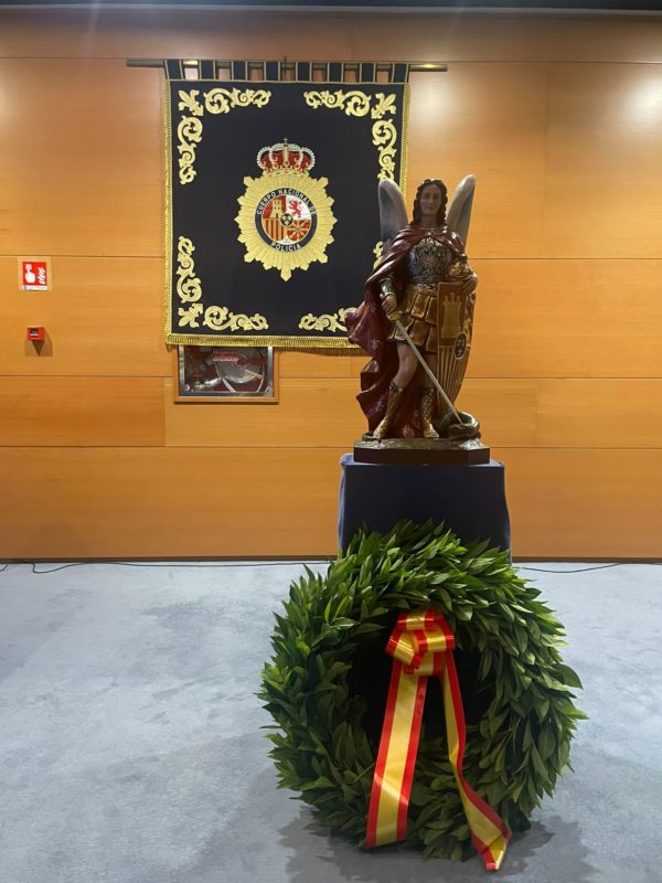 EXCLUSIVA - GRAN CEREMONIA
David Calvete, jefe del Servicio de Control de Juegos y Apuestas, recibe su tercera Cruz Blanca y ya suma también la Cruz Roja al Mérito Policial