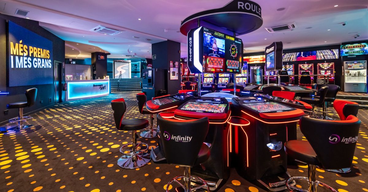 FOTOS: CIRSA renueva el Bingo Gran Cornellà con pantalla gigante de 2x3 metros y más de 100 plazas de aparcamiento cubierto