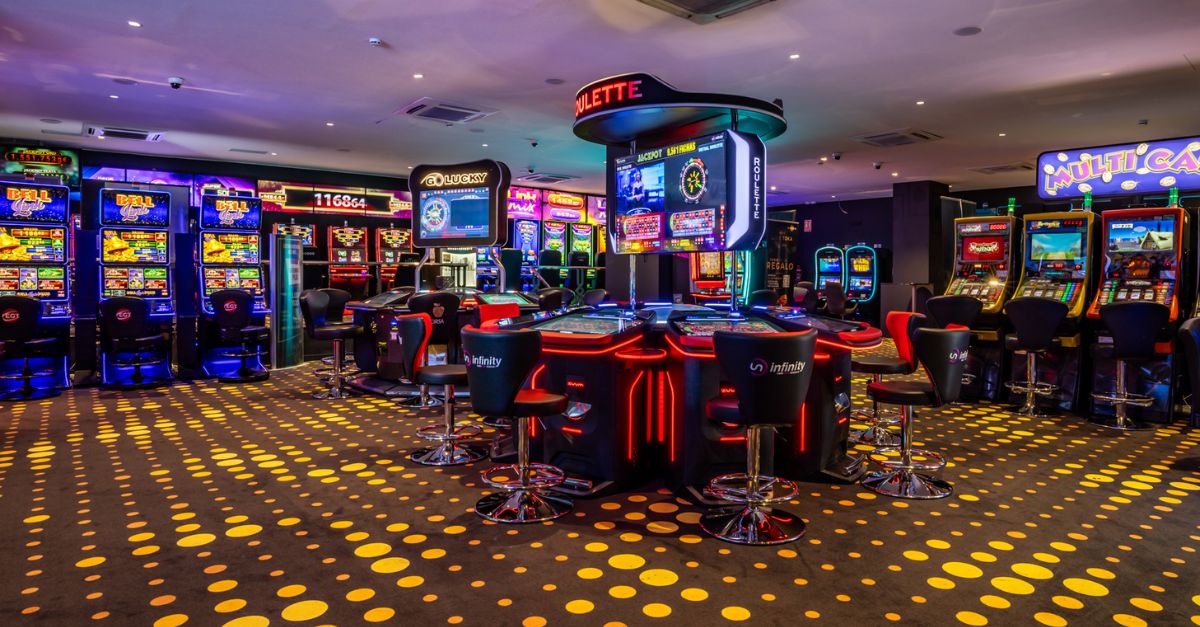 FOTOS: CIRSA renueva el Bingo Gran Cornellà con pantalla gigante de 2x3 metros y más de 100 plazas de aparcamiento cubierto