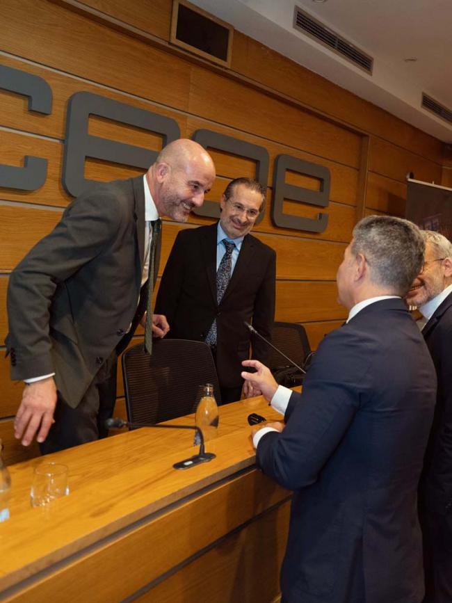 Ramón Cubián enarbola la defensa del sector: 