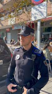 Atraco a punta de navaja en un local de Moratalaz: un delincuente se lleva 4.000 euros