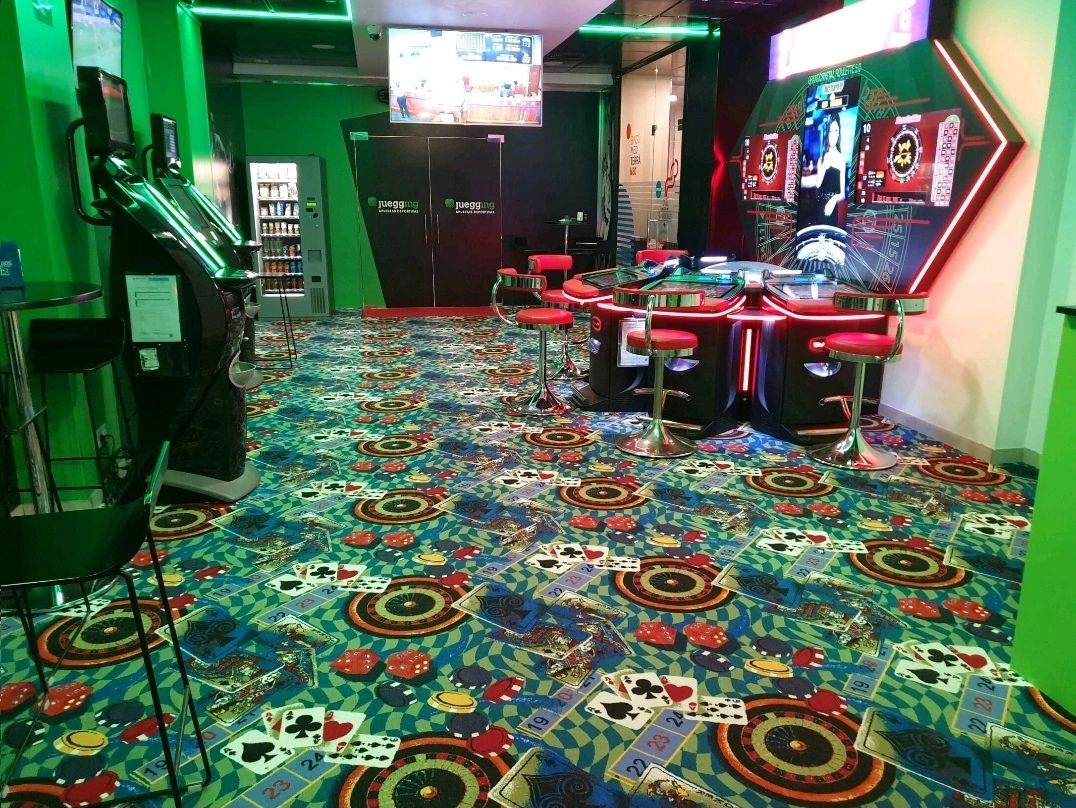 Casino Carpets presenta sus felpudos modulares OBEX CUT Galaxy para accesos de alto tránsito en salones de juego y centros de ocio