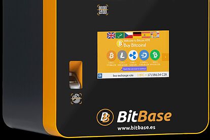 Cirsa negocia la compra del 40% de BitBase para entrar en el negocio de los cajeros cripto