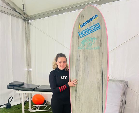 Carmen López, bronce en el Europeo de Parasurfing con el impulso RSC de Herdicasa y Grupo DC