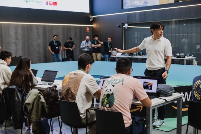 Orenes organiza un reto con Amazon para lograr el coche más rápido