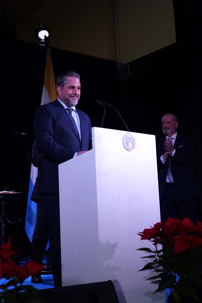 Manuel Soto abre la Jornada de Servitronic con un mensaje de gratitud, alianza sectorial y relevo generacional a David Soto