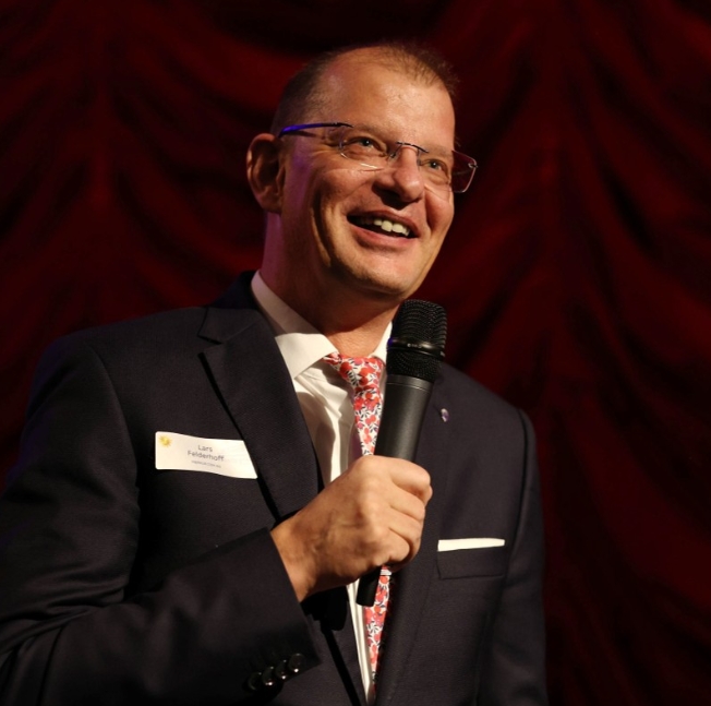 La lealtad histórica del Grupo MERKUR: 109 empleados suman 3.345 años de servicio en un homenaje a la empresa familiar