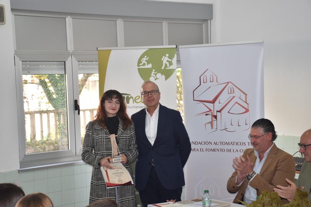 La Fundación Automáticos Tineo reconoce el talento de la mejor estudiante de bachillerato en Tineo